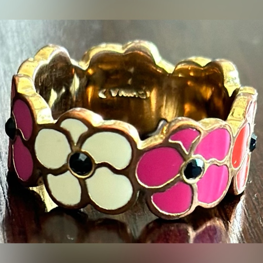 Vintage Coach women’s enamel flower ring. Size 8 1/2